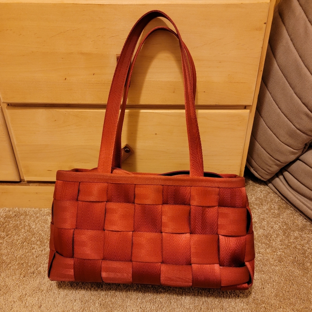 Harveys seatbelt purse